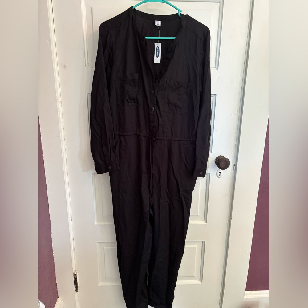 Old Navy Black Button-Up Jumpsuit. Medium. NWT